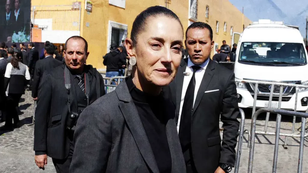 Por ceniza del Popocatépetl, Claudia Sheinbaum canceló gira a Puebla.