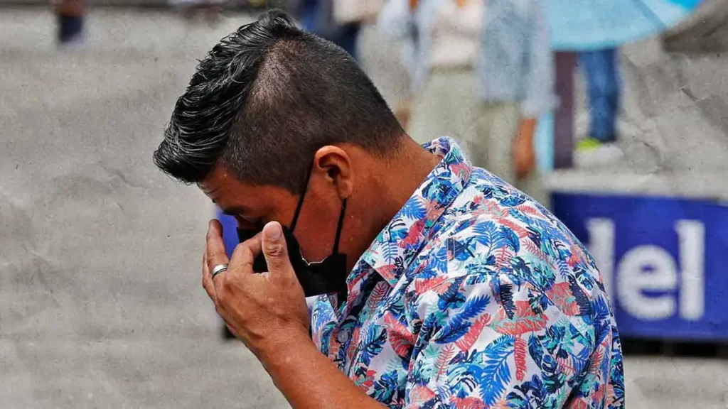 Consultas por enfermedades causadas por la ceniza en Puebla aumentaron hasta 25%.