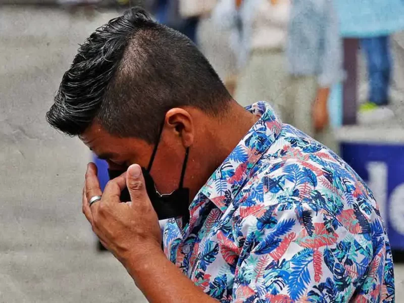 Consultas por enfermedades causadas por la ceniza en Puebla aumentaron hasta 25%.