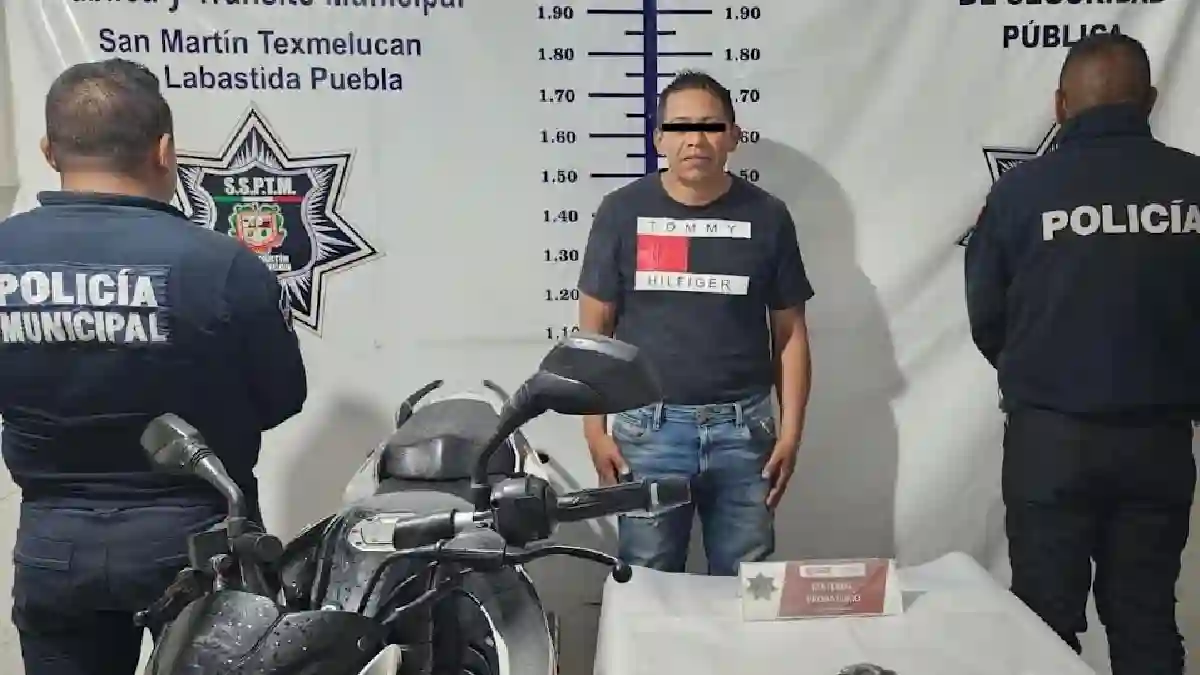 Seguridad-Publica-y-transito-municipal-detienen-a-persona-por-conducir-motocicleta-con-numeros-de-identificacion-alterados