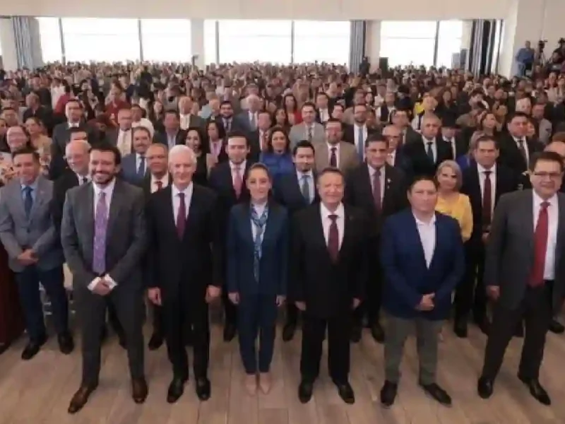 Claudia Sheinbaum es recibida con el apoyo de alcaldes, presidentes municipales, senadores, diputados y miembros de la sociedad civil al grito de: ‘’Es Claudia’’ en la Sesión Ordinaria del Consejo de Desarrollo Metropolitano del Valle de México