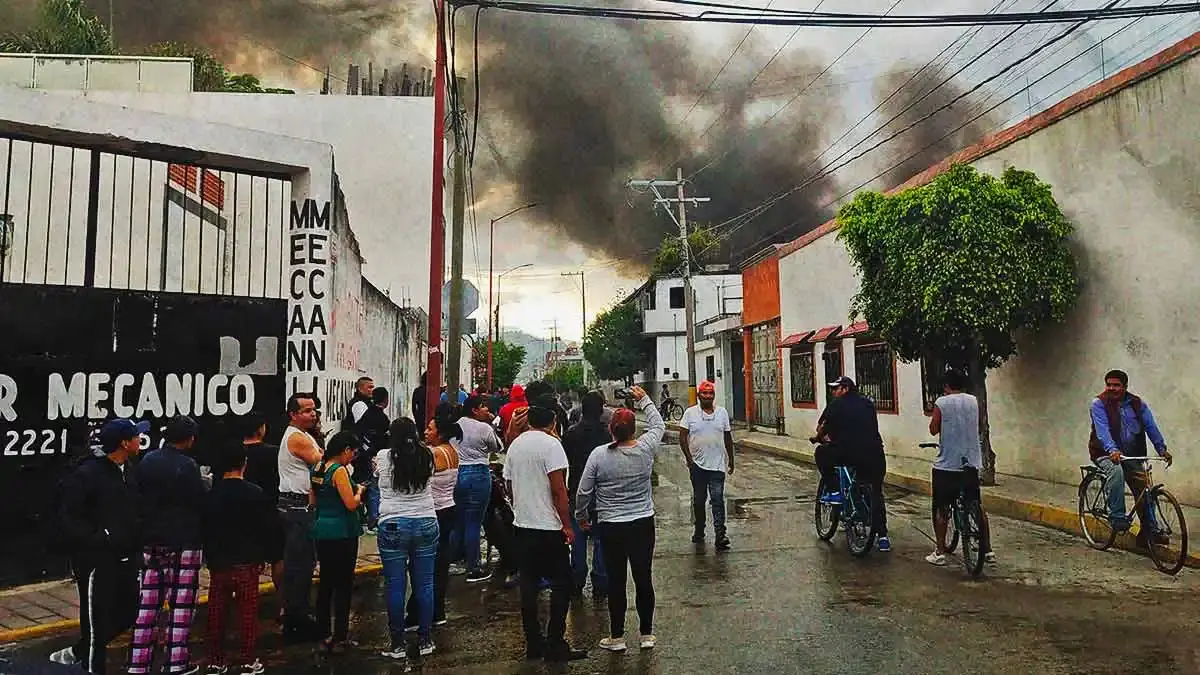 Explota-pipa-en-el-estacionamiento-de-los-autobuses-Directos-en-San-Pedro-Cholula.