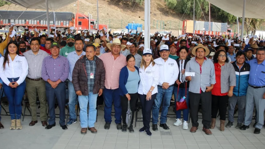 El doble de productores beneficiados con fertilizantes y semillas, logra Paola Angon este 2023.