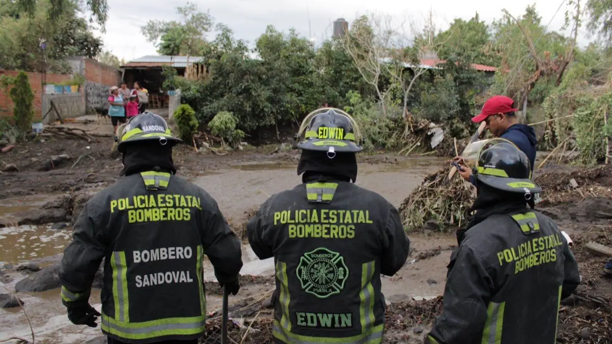 Gobierno de Atlixco atiende a familias afectadas por tromba en San Jerónimo Coyula.
