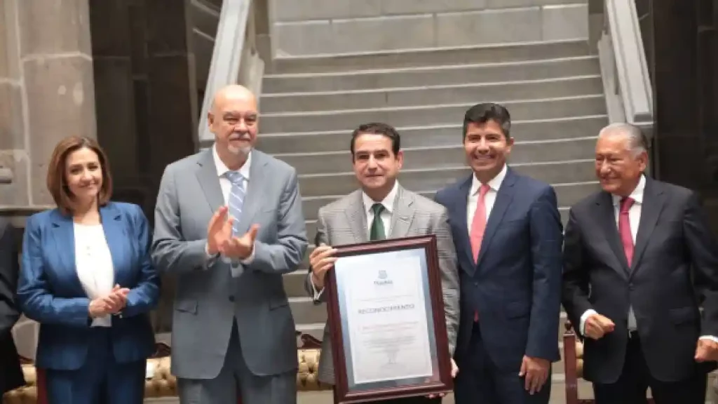 Ayuntamiento de Puebla y Síntesis reconocen a actores sociales destacados