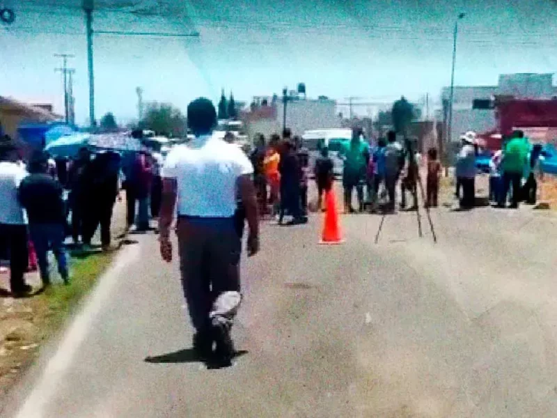 Vecinos de San Aparicio cerraron la carretera a Canoa tras afectaciones por la lluvia
