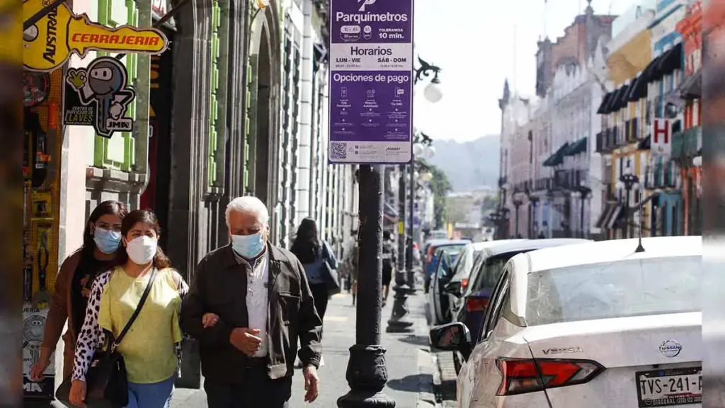 Vecinos del Centro de Puebla piden más parquímetros; ayuntamiento ya lo analiza