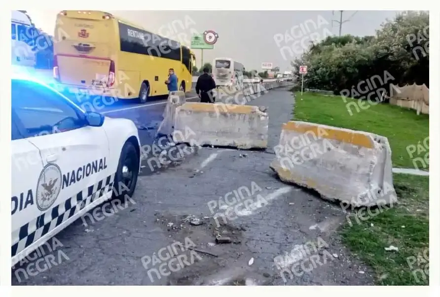 Personal de la Fiscalía de Puebla chocó sobre la autopista a la altura de Texmelucan