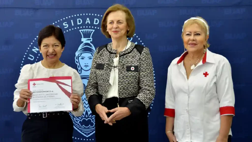 Rectora de la BUAP entrega donativos de la comunidad universitaria a la Cruz Roja Mexicana