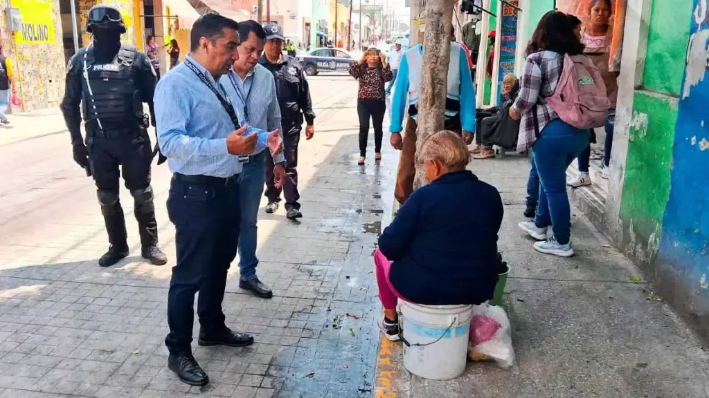 Realizan operativo para retiro de ambulantes en San Pedro Cholula.