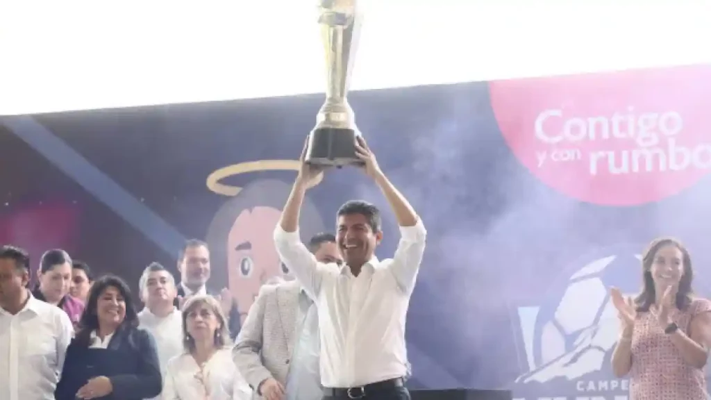Trofeo del Campeonato Mundial de Fútbol 7 en Puebla comienza gira