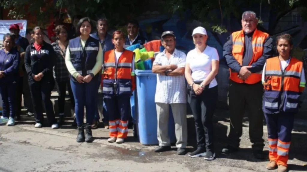 Paola Angon lleva jornada "Barremos Chula mi Cholula" en el Barrio de Jesús.