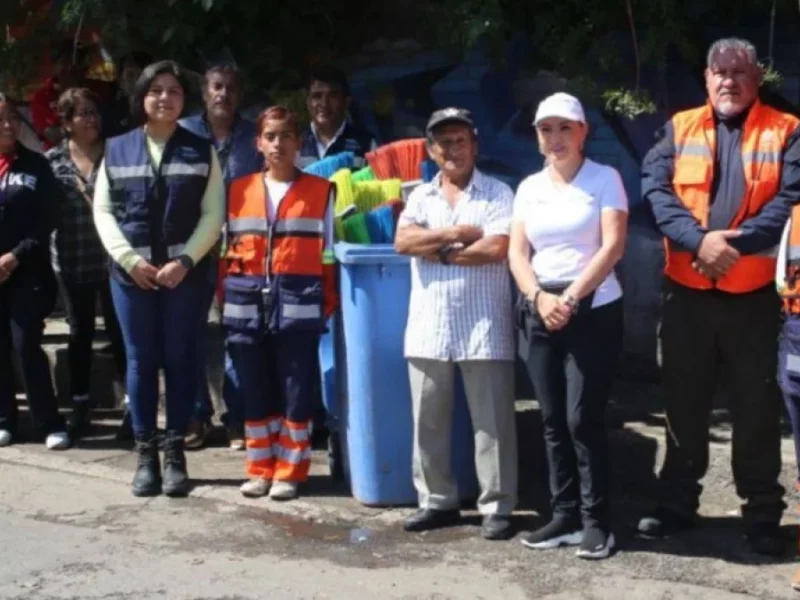 Paola Angon lleva jornada "Barremos Chula mi Cholula" en el Barrio de Jesús.