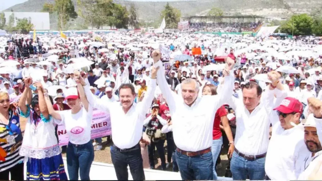 Nacho Mier apoya a ambulantes durante evento en Tecamachalco