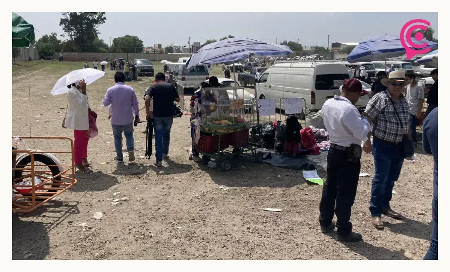 Nacho Mier apoya a ambulantes durante evento en Tecamachalco