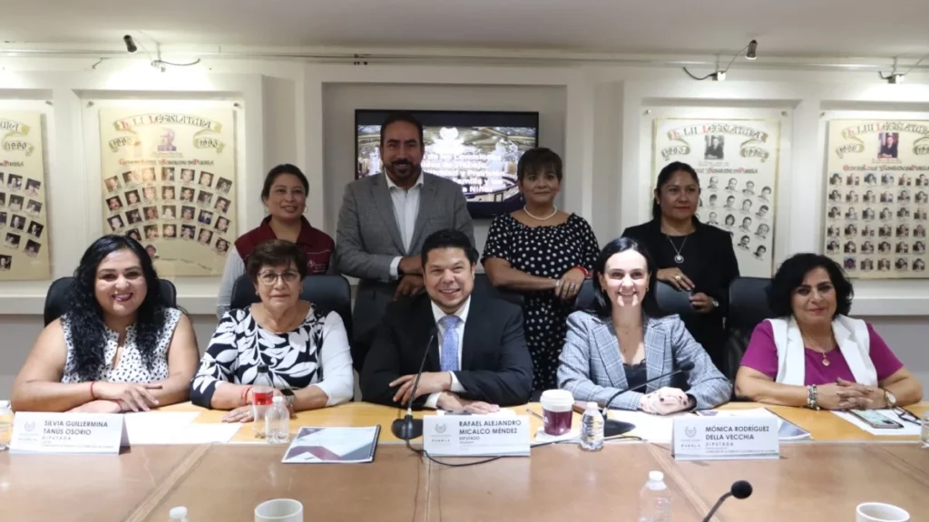 Comisiones de la LXI Legislatura realizan mesa de diálogo sobre la erradicación del trabajo infantil.