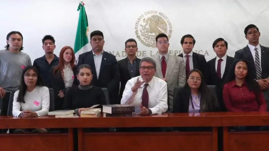 Urge en México contar con jóvenes talentosos y con compromiso social, consideró Ricardo Monreal