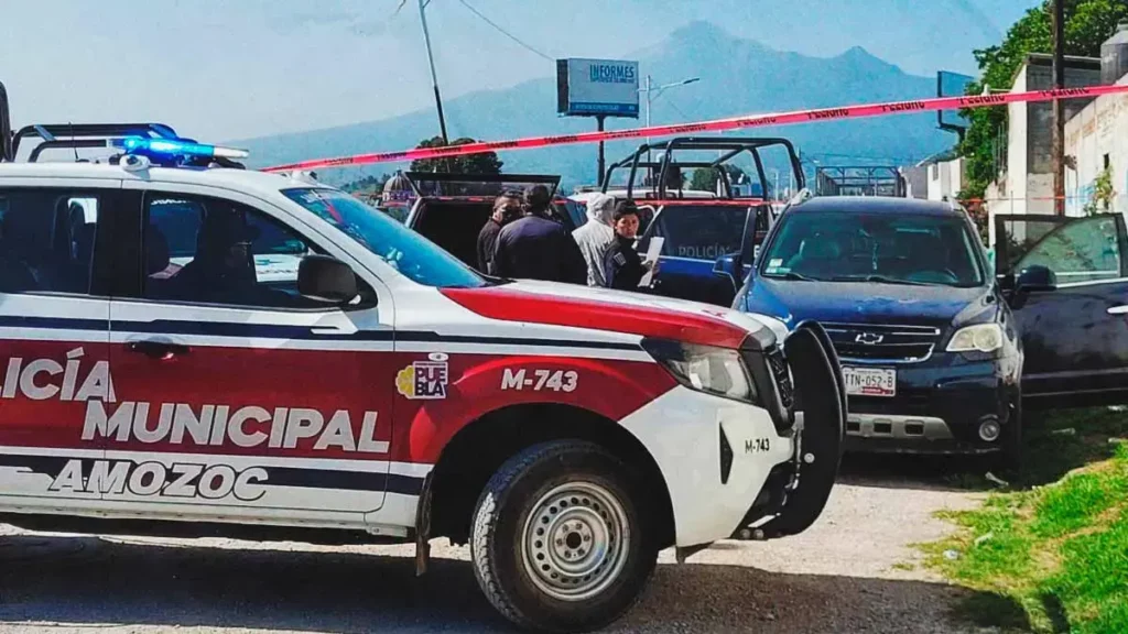 Abandonan cadáver dentro de una camioneta en Amozoc, vecinos avisaron desde el domingo