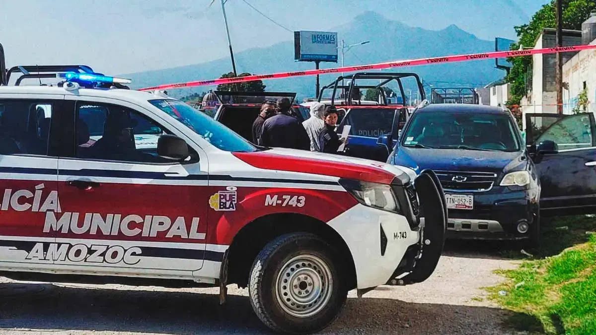 Abandonan cadáver dentro de una camioneta en Amozoc, vecinos avisaron desde el domingo