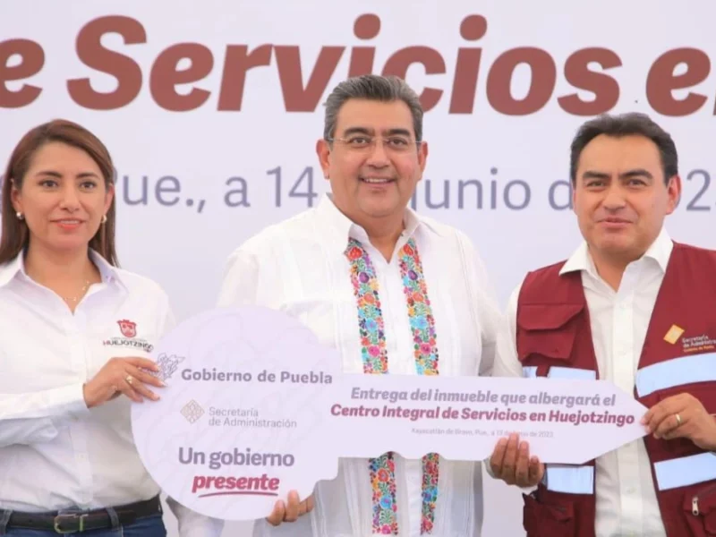 Sergio Salomón Céspedes y Angélica Alvarado inauguran CIS en Huejotzingo.