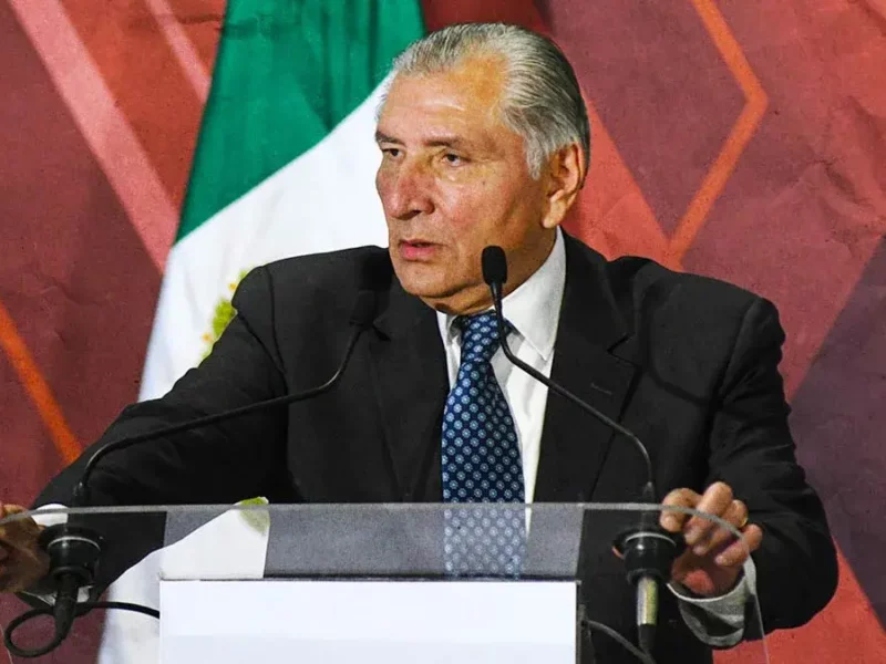 Adán Augusto se registra para competir por candidatura en Morena; renuncia al financiamiento.
