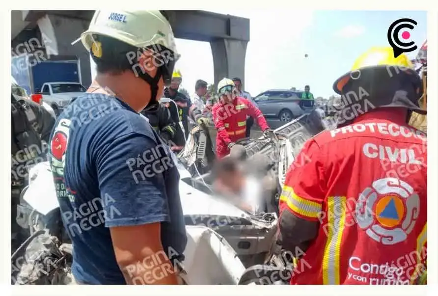 Un tráiler embistió a tres vehículos y dejó dos heridos en al autopista México-Puebla