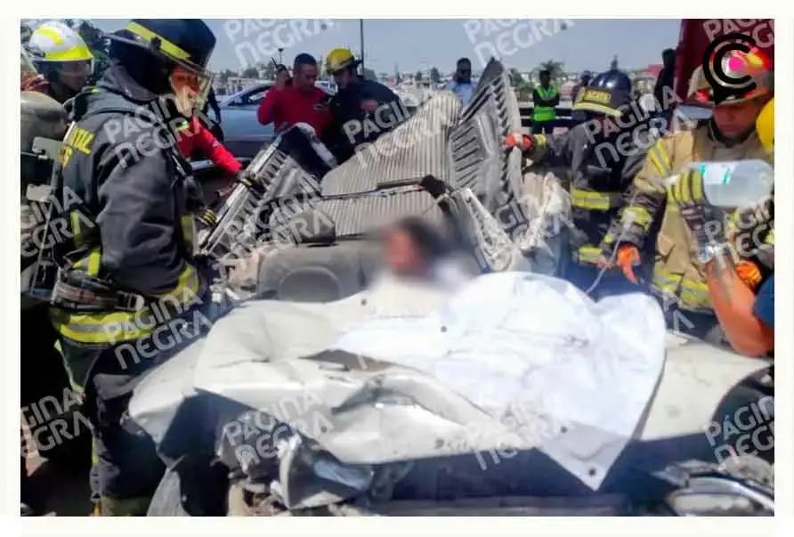 Un tráiler embistió a tres vehículos y dejó dos heridos en al autopista México-Puebla