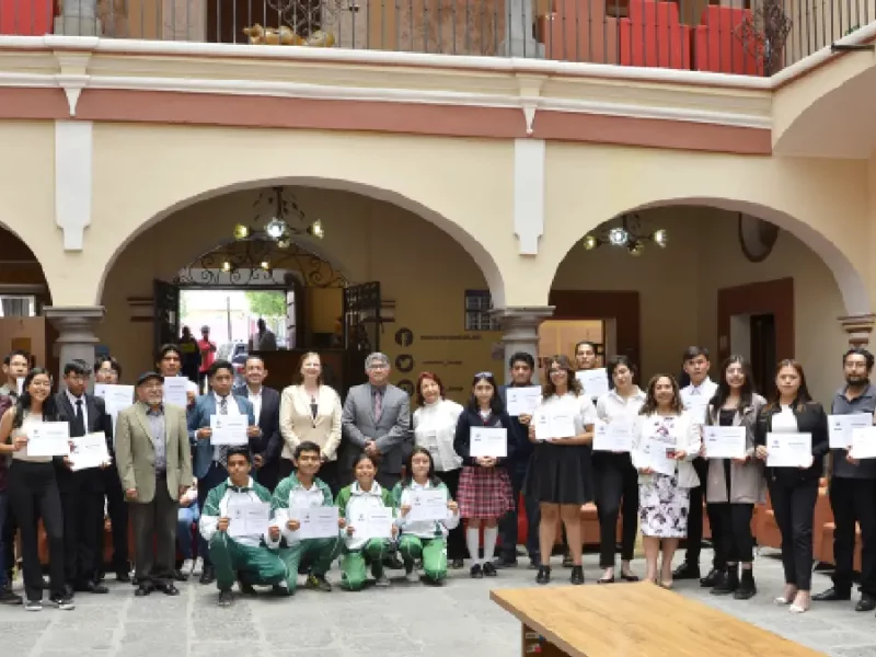 Otorgan reconocimientos a ganadores del Concurso La Bobina de Tesla