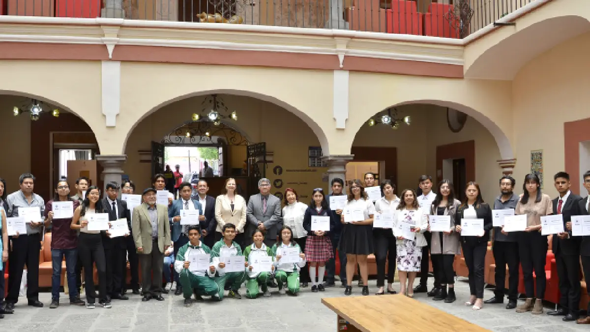 Otorgan reconocimientos a ganadores del Concurso La Bobina de Tesla