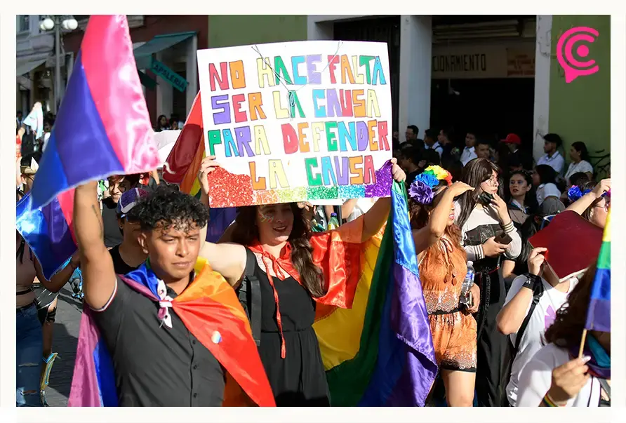 Marcha del Orgullo LGBTTQ 2023 Puebla vs funcionarios homofóbicos