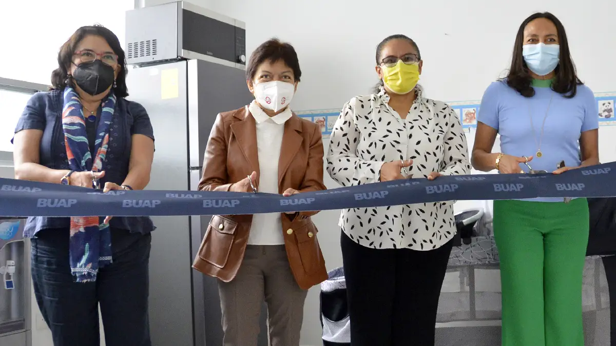 Inaugura la Rectora María Lilia Cedillo sala de lactancia en la Preparatoria Benito Juárez