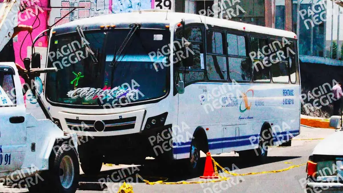Balean a trabajador en autobús de transporte de personal; el responsable huyó