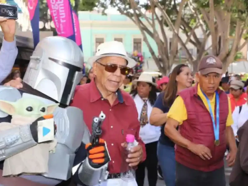 ’Gran Paseo Muy Padre’ reunió a más de 800 personas en el Zócalo de la ciudad
