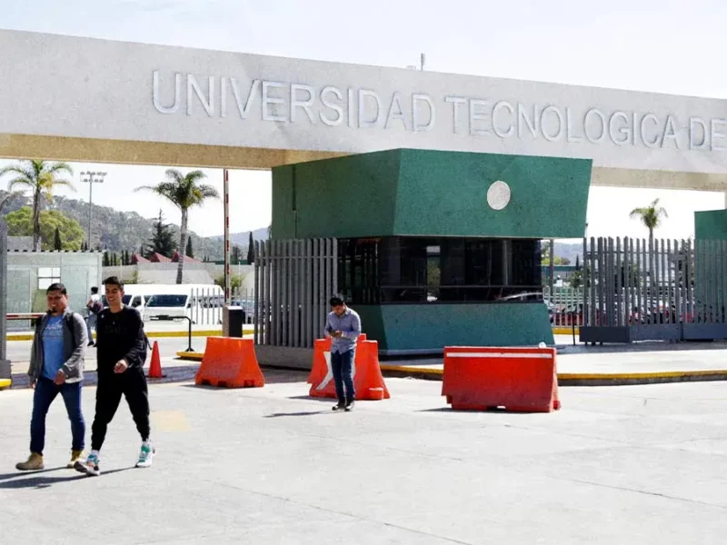 Gobierno estatal lícita remodelaciones en escuelas de Puebla