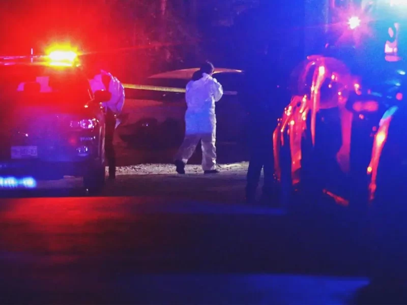 Balean a delincuente tras persecución por robo de vehículo en Puebla