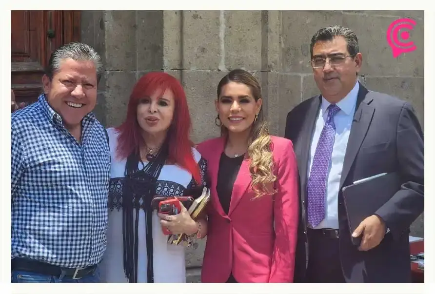 Sergio Salomón Céspedes asiste a reunión con AMLO en Palacio Nacional.