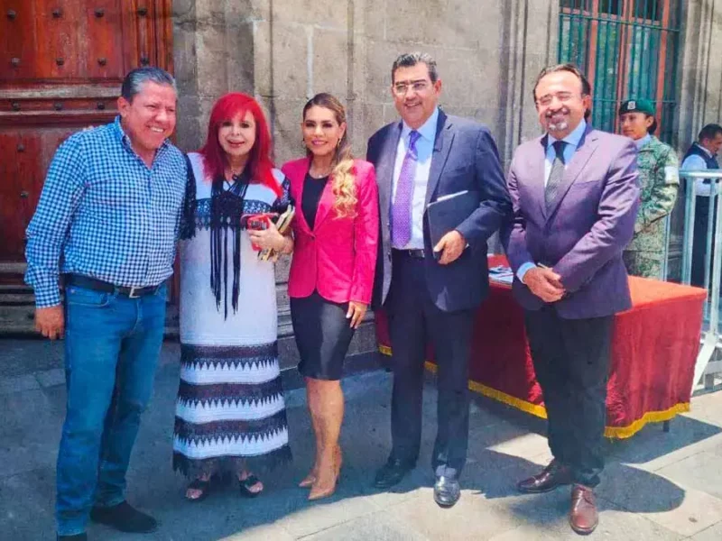 Sergio Salomón Céspedes asiste a reunión con AMLO en Palacio Nacional.