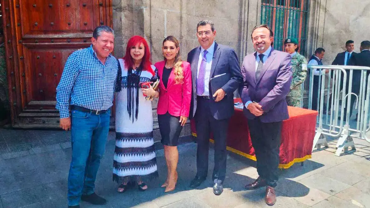 Sergio Salomón Céspedes asiste a reunión con AMLO en Palacio Nacional.