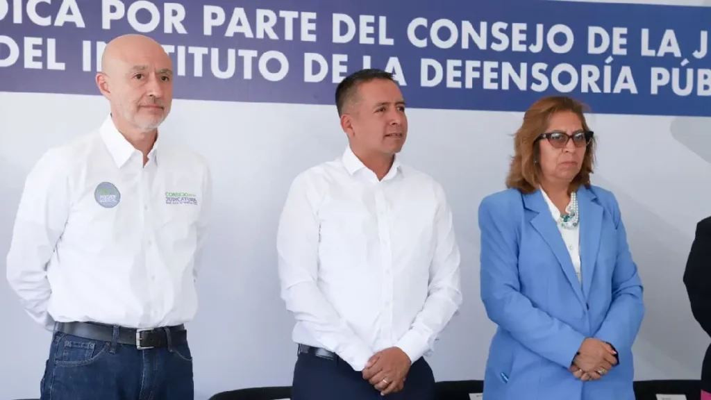 Reciben asesoría jurídica gratuita los vecinos y vecinas de la Delegación Atlixcáyotl