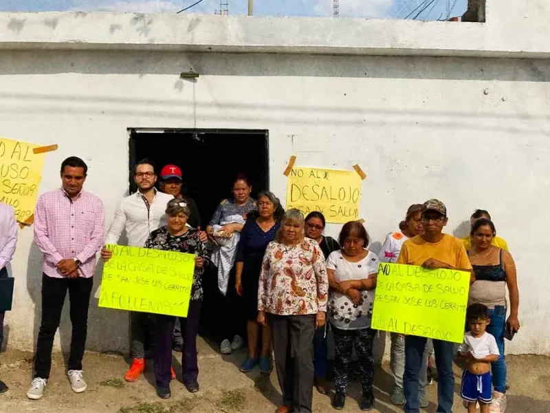 Poblanos acusan a vecino de San José los Cerritos, de apropiarse de Casa de Salud