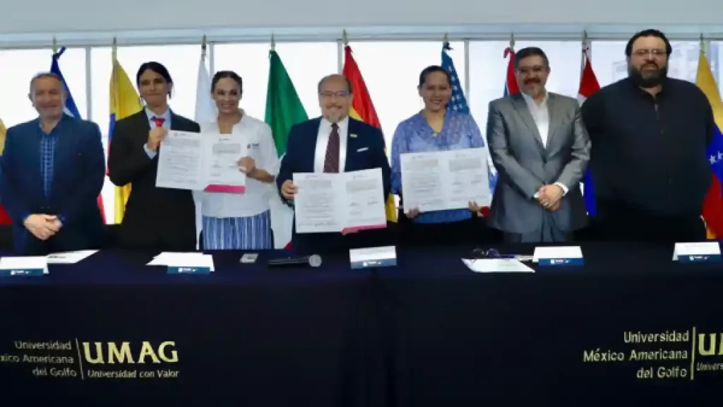 SMDIF Y UMAG firman convenio en favor de la salud mental de las familias poblanas