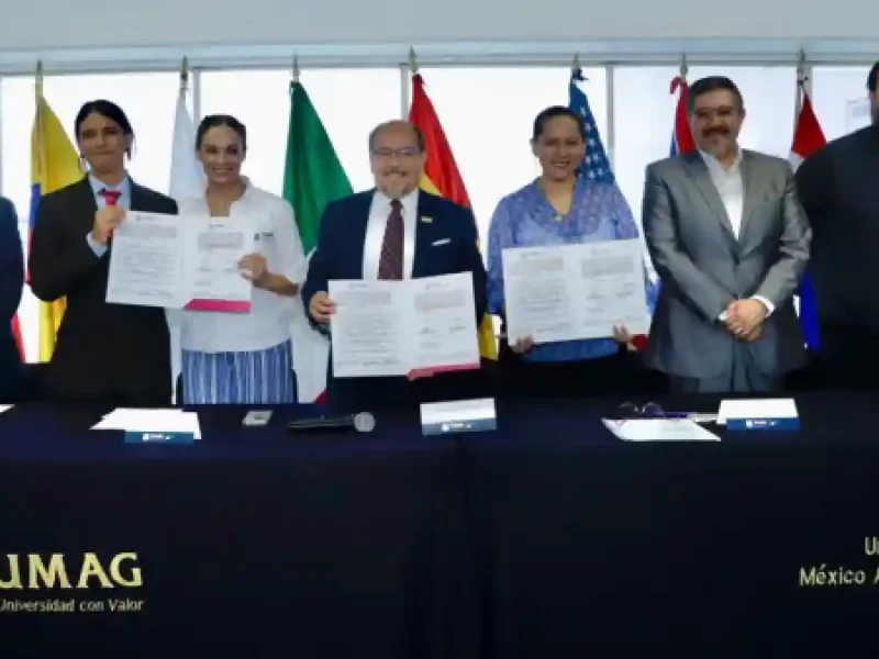 SMDIF Y UMAG firman convenio en favor de la salud mental de las familias poblanas