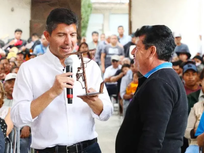 Eduardo Rivera hace gira en Oriental para compartir su experiencia como alcalde.