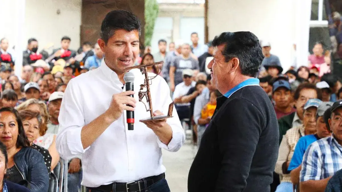 Eduardo Rivera hace gira en Oriental para compartir su experiencia como alcalde.