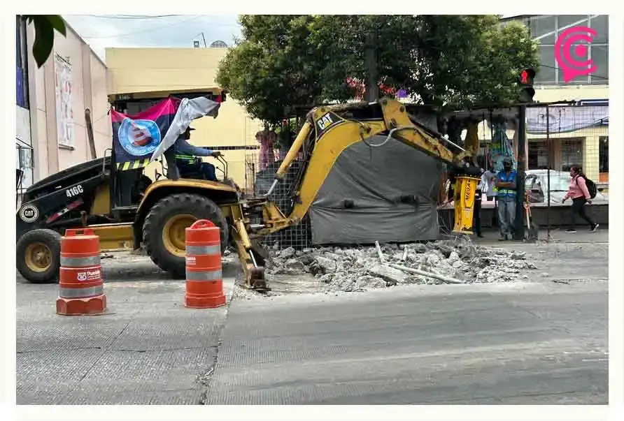 Inicia reconstrucción de seis pasos peatonales en Puebla capital