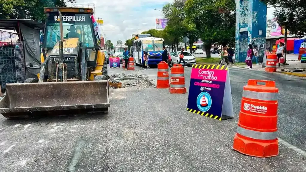 Inicia reconstrucción de seis pasos peatonales en Puebla capital