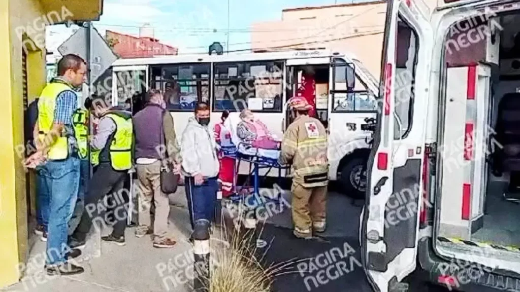 Choque entre dos rutas deja varios lesionados al sur de Puebla capital.