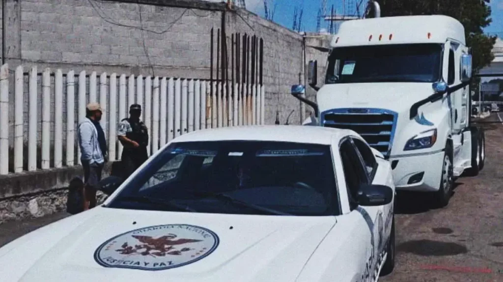 Luego del robo a tractocamión, transportista es rescatado tras ser privado de la libertad