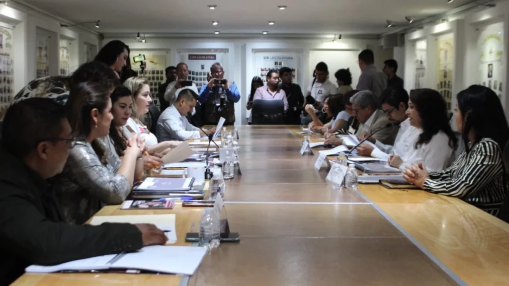 Dialogan la Comisión de Educación del Congreso de Puebla y SEP federal sobre programas sociales y campaña de prevención de adicciones.