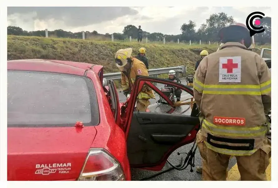 Tras choque en la autopista Amozoc-Perote tres murieron prensados y dos resultaron heridos